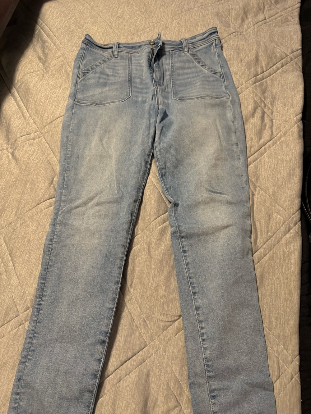 American Eagle Outfitters Skinny Light Wash Blue Jeans